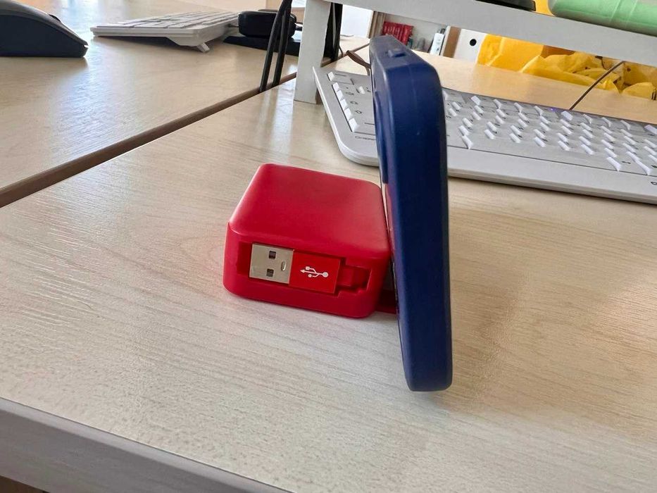 Компактно зарядно за телефон 3 в 1