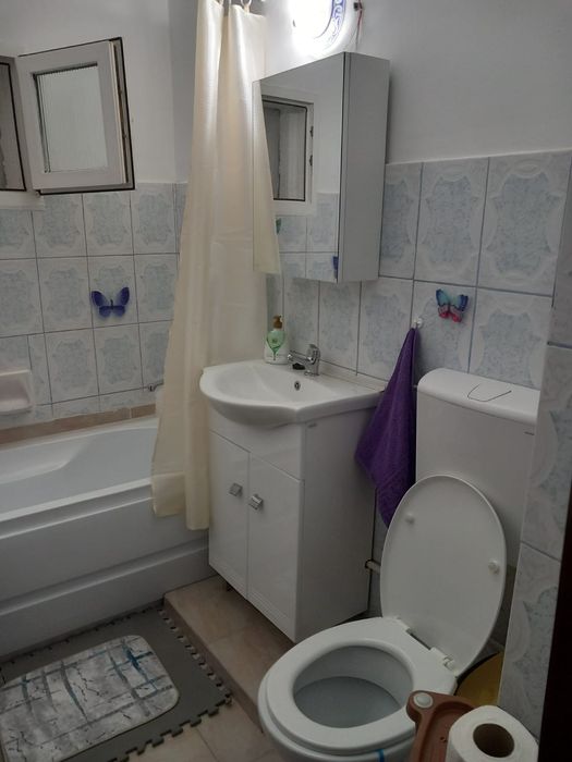 Vând apartament Rm Sarat