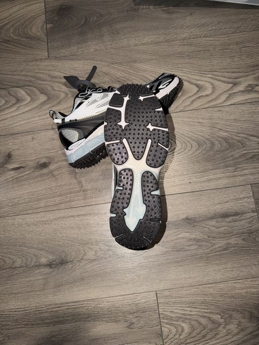 Off White Be Right Back