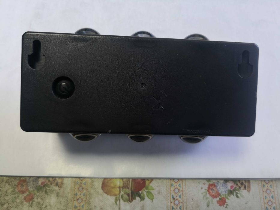 Lampa solara bidirectionala pentru perete