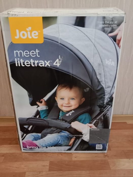 Коляска фирмы Joie