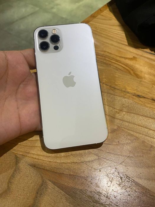 Iphone 12 pro idela ochilmagan usta kormagan