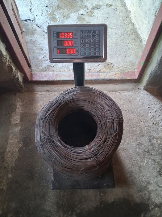 Sarma de fierar rămasă din constructi