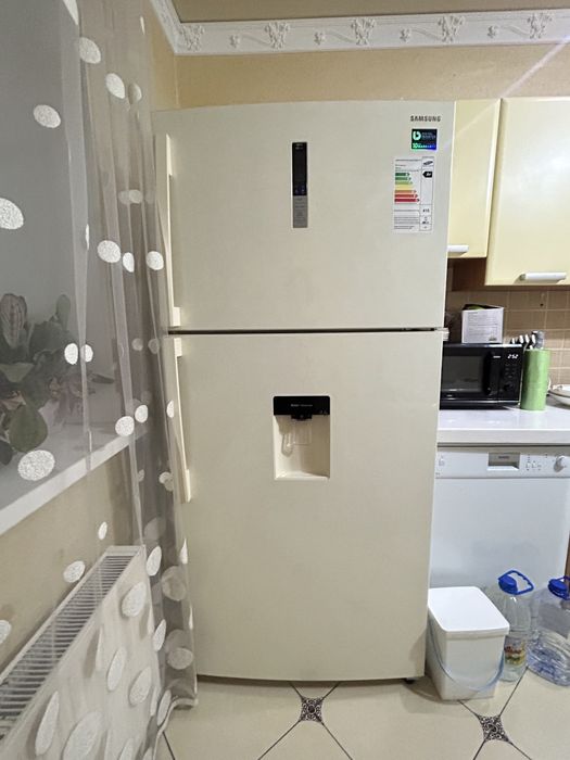 Продается холодильник Samsung