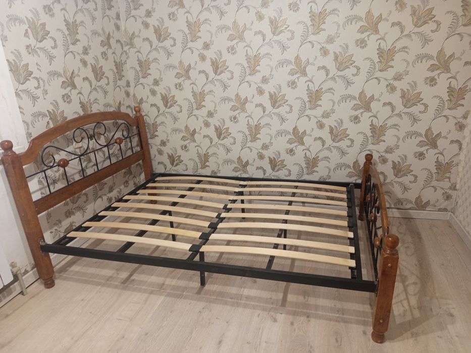 Кровать, железный каркас