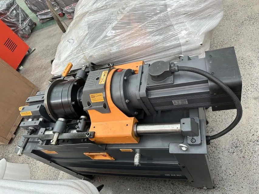 Аренда прокат инструментов Станок для нарезки Резьбы на Арматуры 24.7