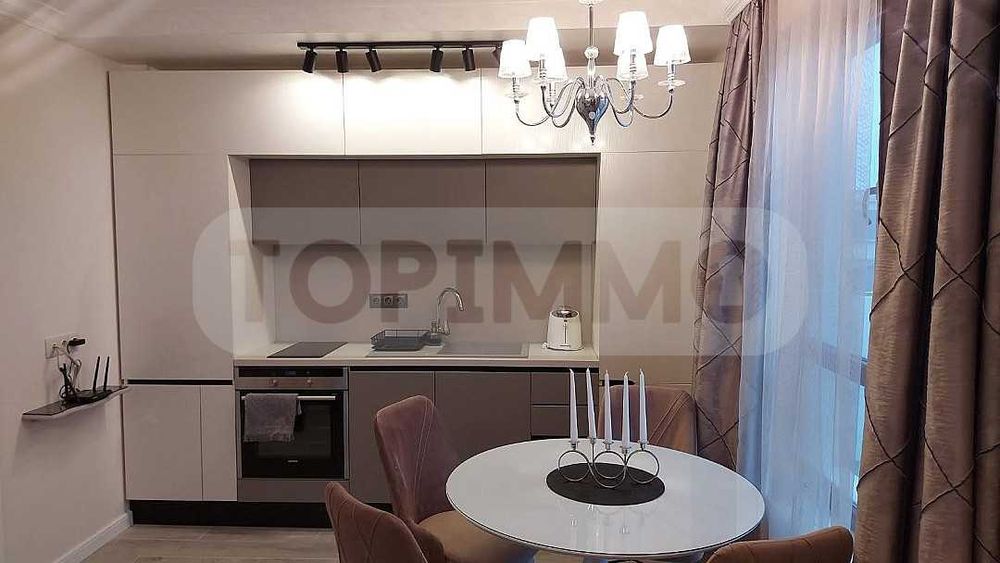 Дава се под наем Двустаен апартамент в Варна, Гръцка махала - 67 кв.м за 657.9 € - Снимка #2