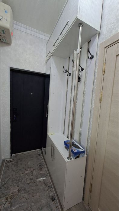 Shkaf, Dom dahliziga moslashgan. 2024 yil asalgan. Narhi kelishilgan.