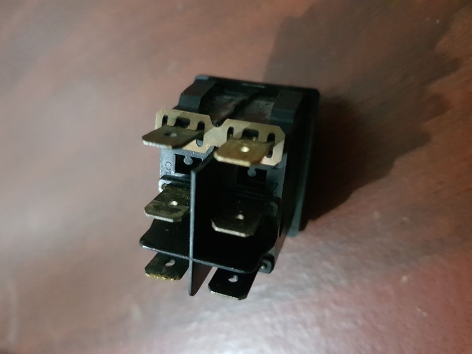 Кнопка трехконтактный производство Франция