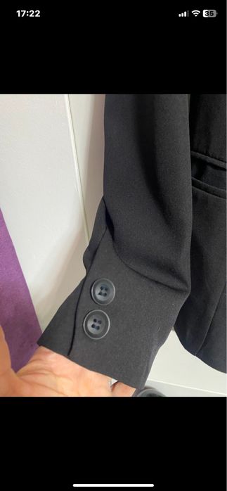 Sacou negru oversize , nepurtat , vine foarte bine, este versatil