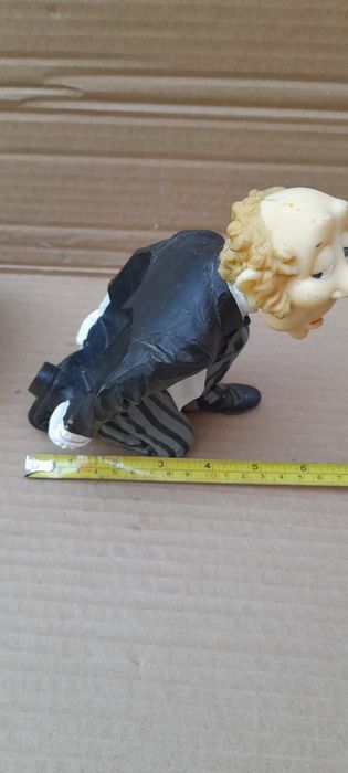 Pereche suporturiii din rășină pentru sticla și  condimente