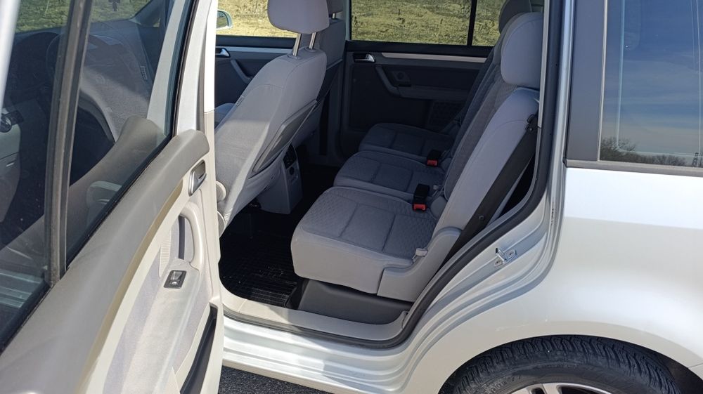Volkswagen Touran 2.0 Eco full  Регистрация всичко платено.