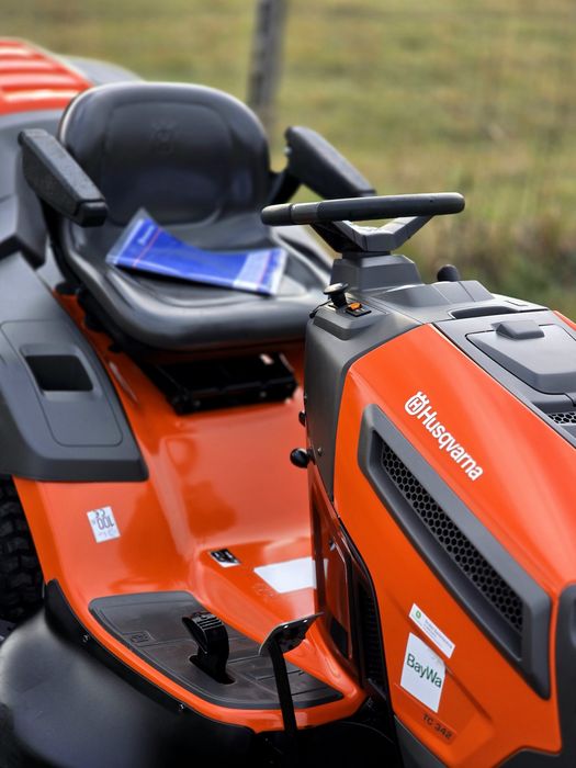 Tractoras gazon iarba Profesional Husqvarna USA 724 cm3 22 cp Briggs and Stratton start/stop + mulcere  2 cutite 115 latime Full!! Impecabil!
