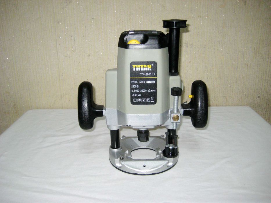 Фрезер ТИТАН 2800w большой идеальном рабочим почти новым состоянии!