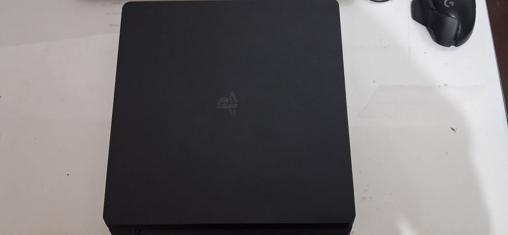 PS4 Slim 1TB + cabluri Curatat recent merge perfect