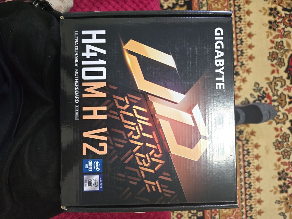 Материнская плата Gigabyte