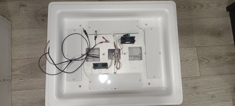 Продается инкубатор Несушка на 104 яйц.