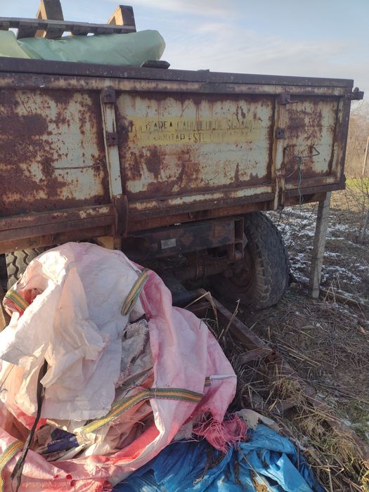 Remorca 5 tone pe pivoti