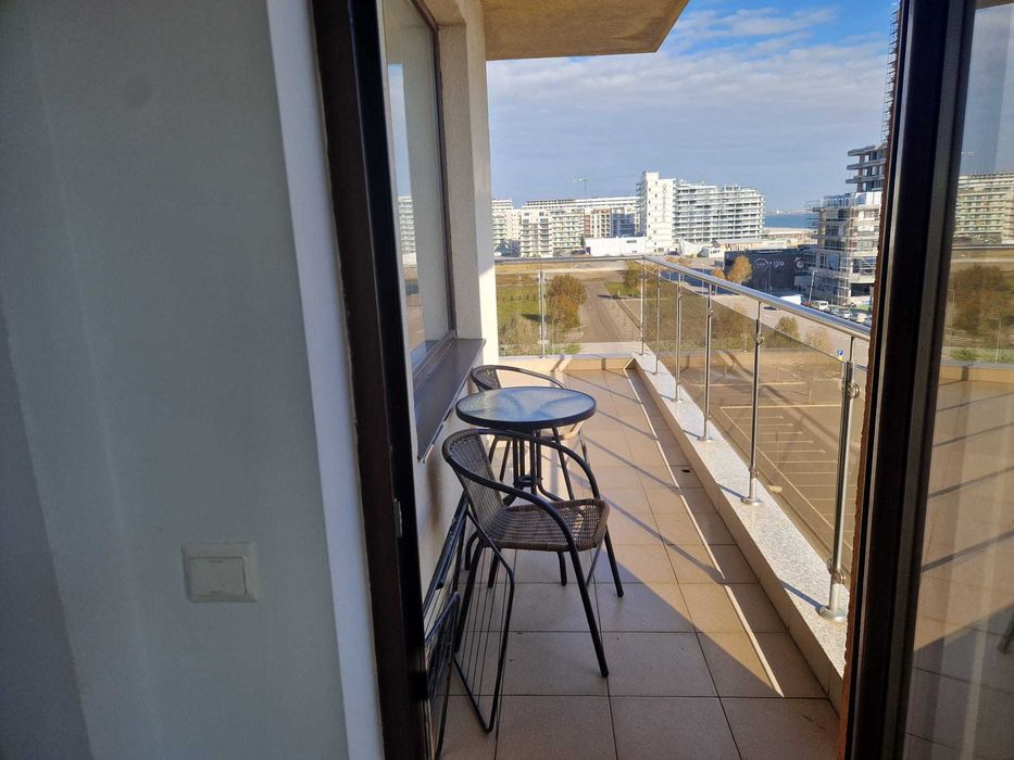 Apartament 2 camere de închiriat – Summerland, vedere frontală la mare