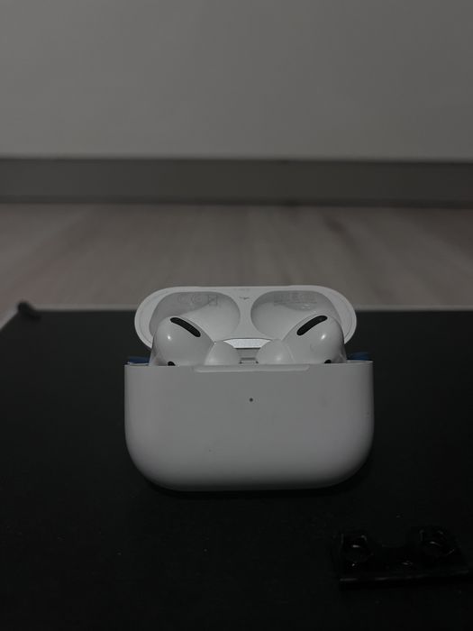 Продам наушники AIRPODS PRO