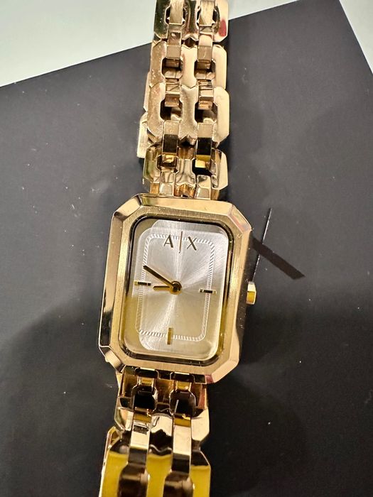 Часовник Armani оригинален с кутия