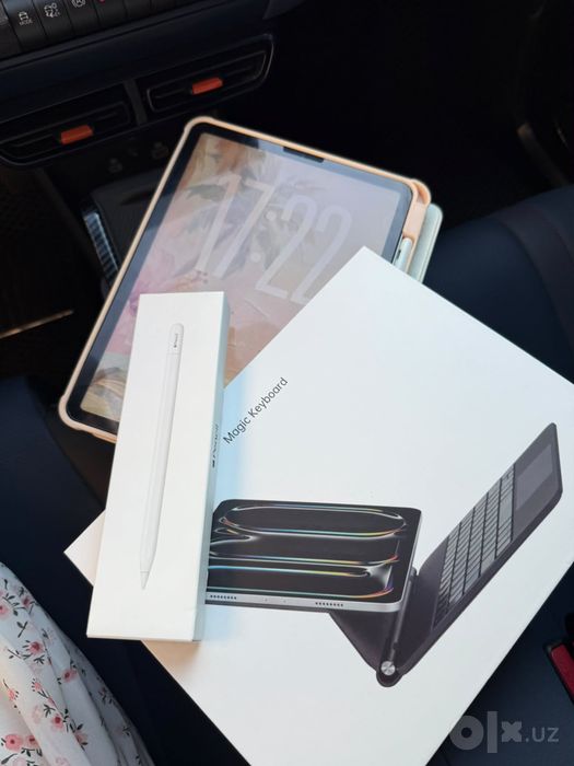 LUXury клавиатура с магнитным креплением iPad.