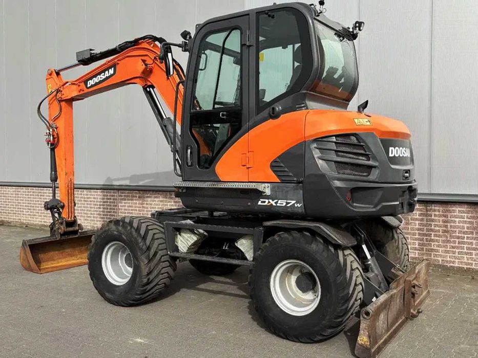 Колесный экскаватор Doosan DX57 W-5