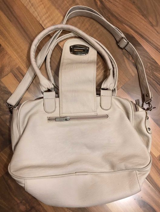 Продавам добре запазени кожени дамски чанти