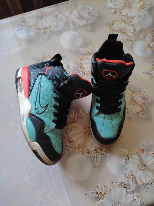 Кроссовки 37р в хорошем состоянии