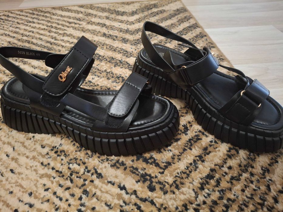 Сандали  чисто нови