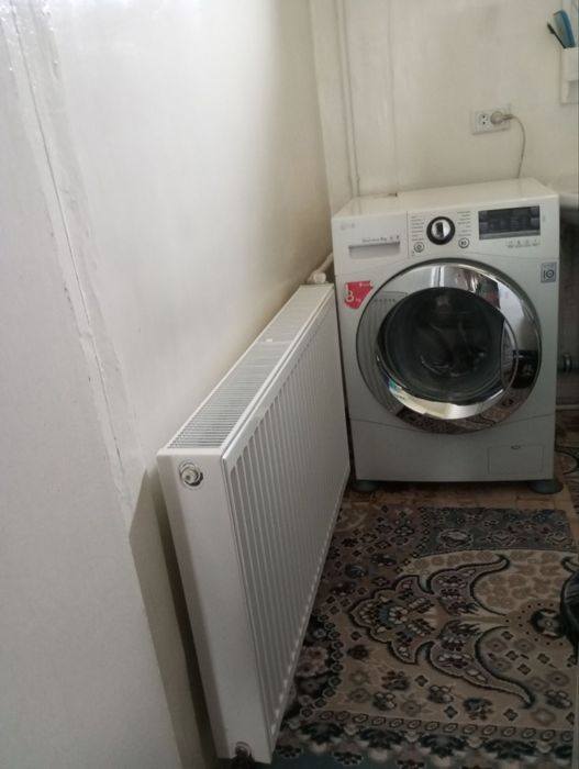 Продается 3 комнатная квартира. В центре янгибазара. Этаж 2.