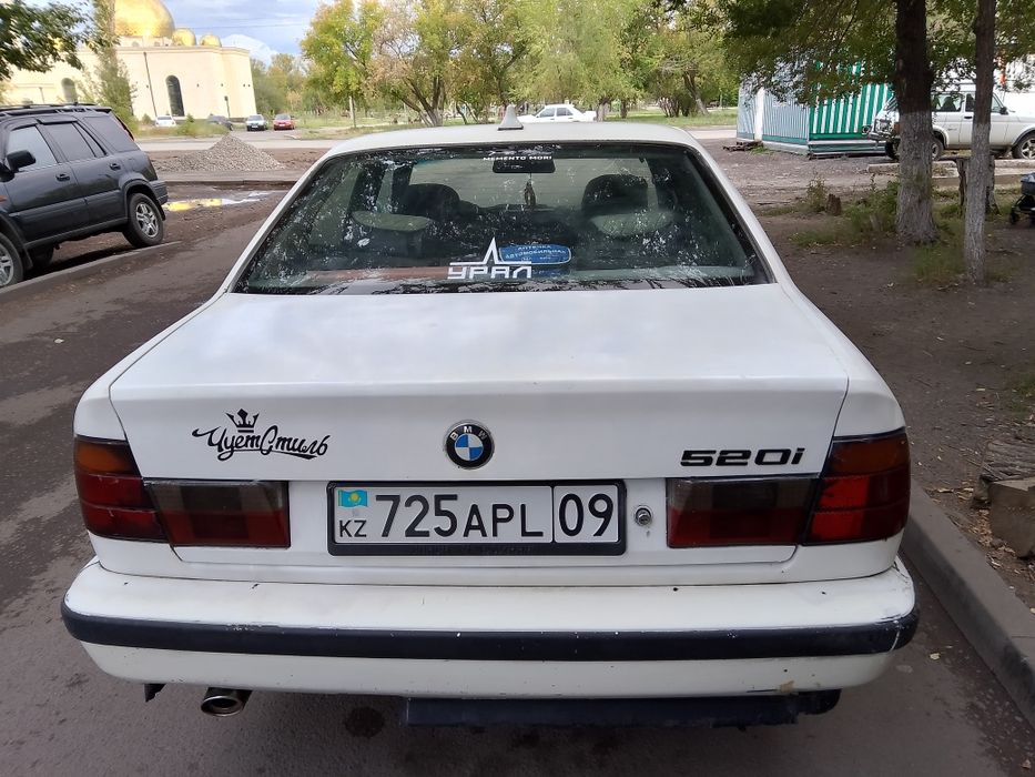 Продам машину BMW 520
