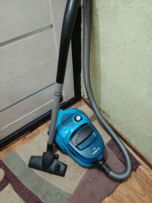 Пылесос Bosch работает