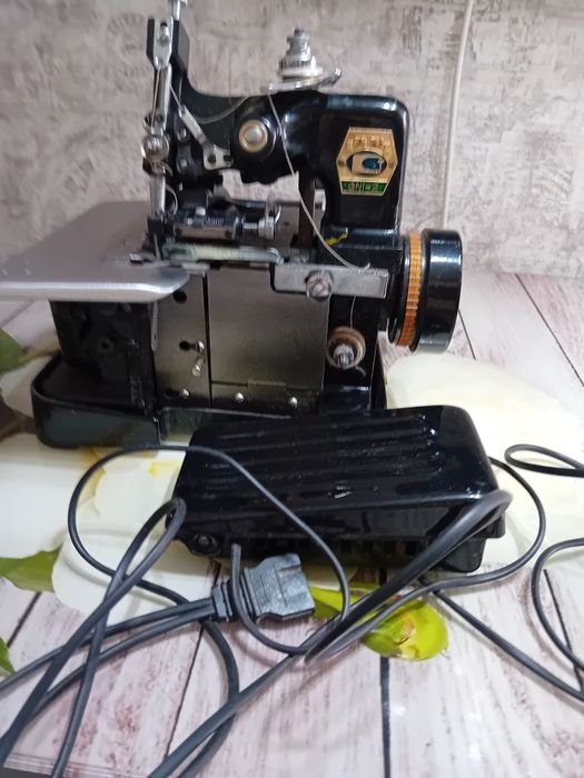 Продаётся оверлог б/у