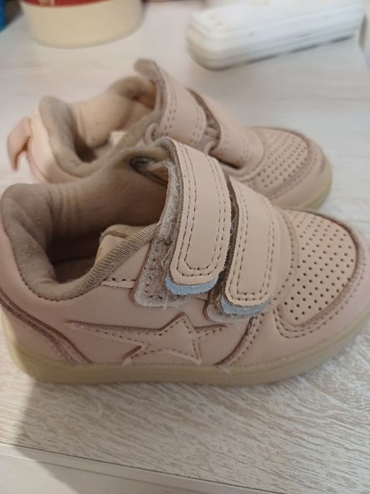 Продам детские ботинки