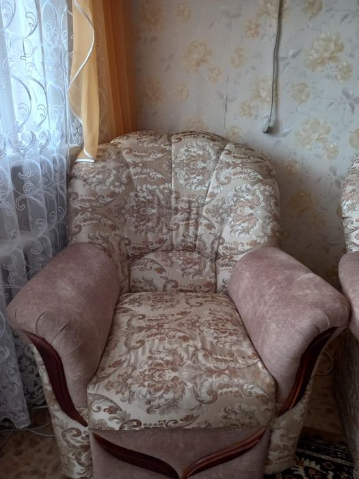 Продам диван и 2 кресла
