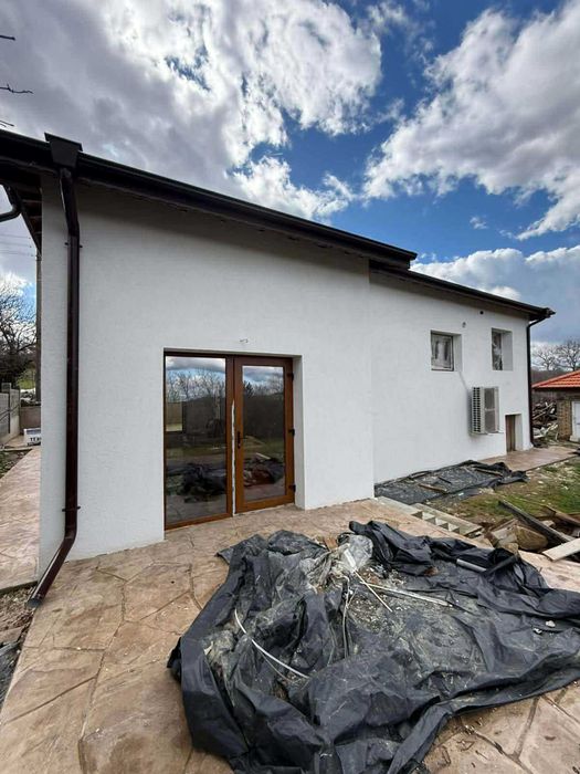 Отремонтирана къща, с. Звезда