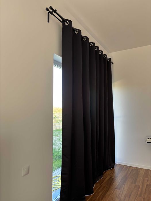 Vând set de șine pentru perdele cu toate accesoriile și draperii