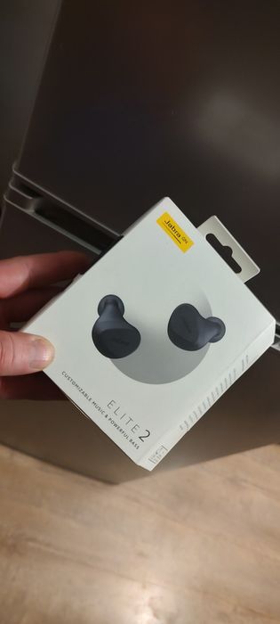 Căști bluetooth ca noi