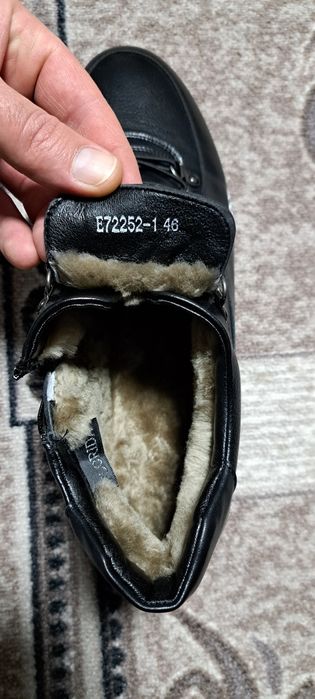 Продам мужские зимние ботинки