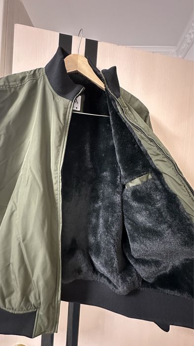 Продам бомбер унисекс