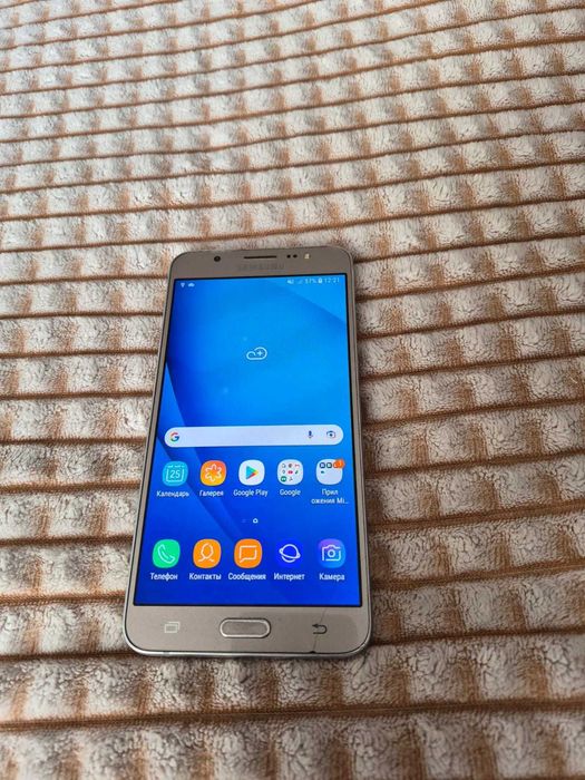 Телефон samsung galaxy J7