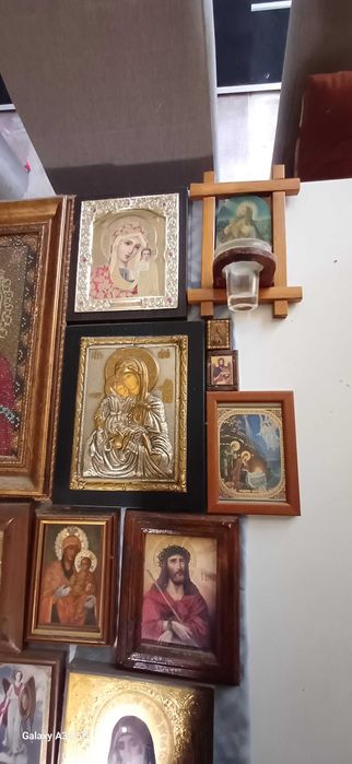 Продавам 20 броя икони