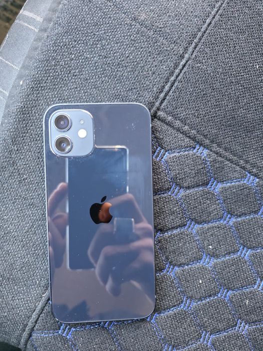 Продам Айфон 12 128