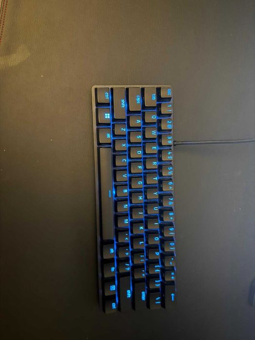Vând tastatură de gaming mecanică Razer Huntsman Mini negru