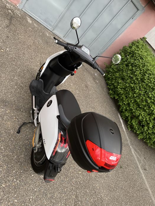 Scuter electric Super Soco Cux Full Led Alarma Impecabil ca nou