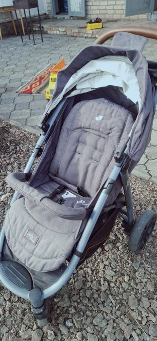 Продам коляску joie