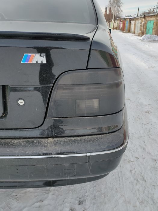 Продам задние фонари на БМВ е 39.