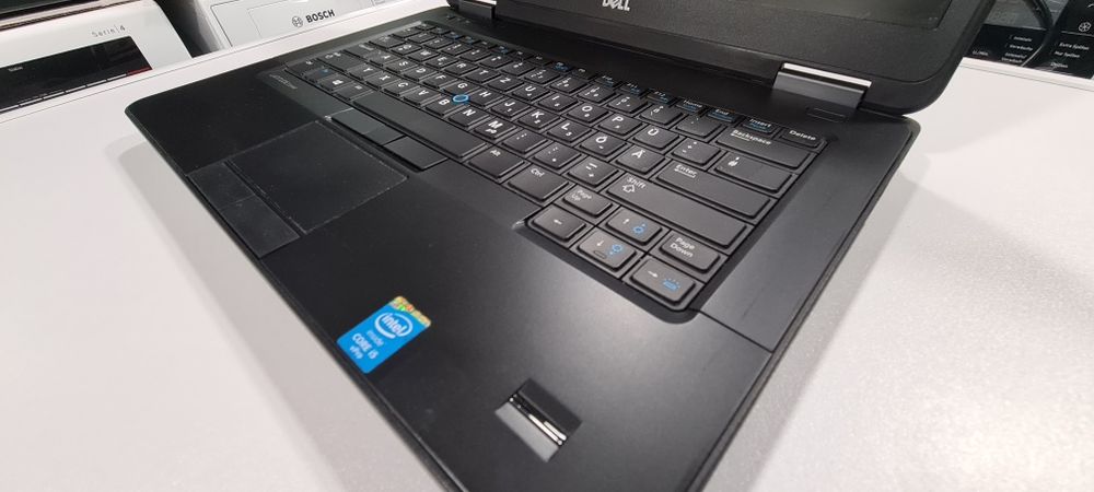 Лаптоп Dell Latitude E5440 с Топ батерия!