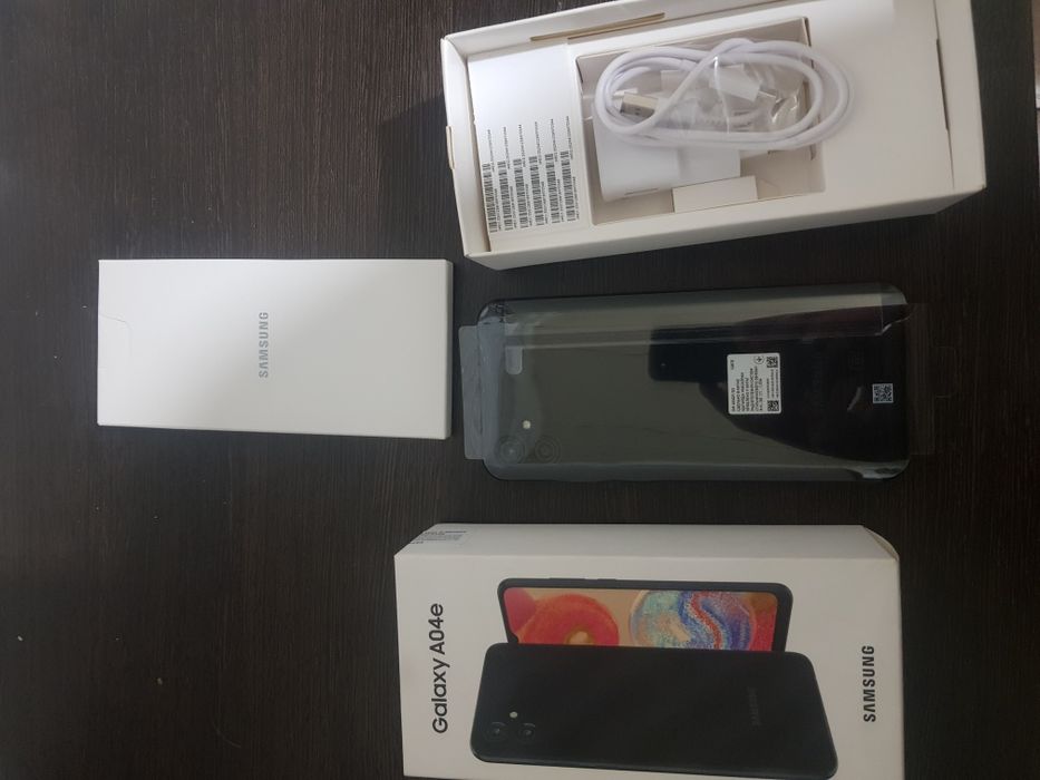 Продам телефон Самсунг обсалютно новый